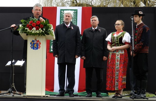 A haza minden előtt 77